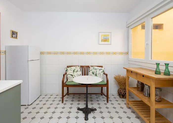 C92 - Rustic Two Bedrooms Apartment With Terrace